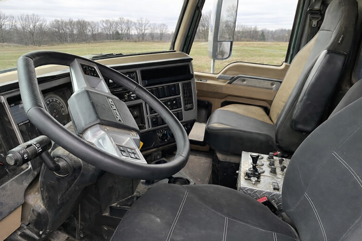 2019 MACK GR64F - Image 5